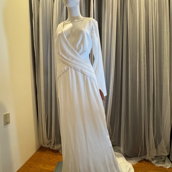 Tadashi Shoji Payton Gown Cutout Wedding Dress Crepe NWT size 12 - Picture 2 of 9